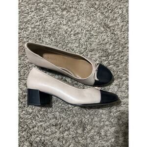 Bernardo Two Tone Heels Bow Toe Cap 8